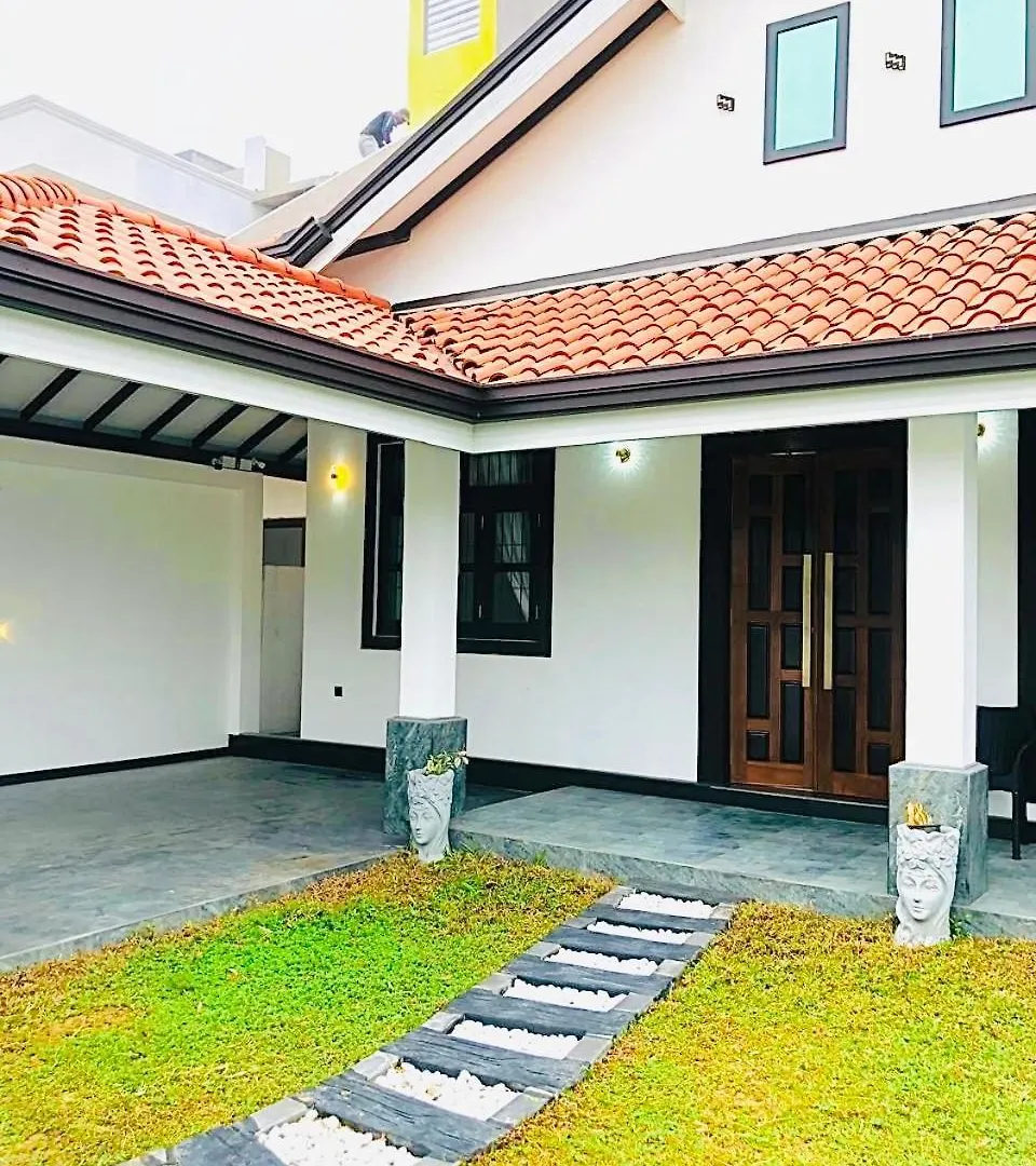 Villa Grand Airport Transit Negombo 0*,